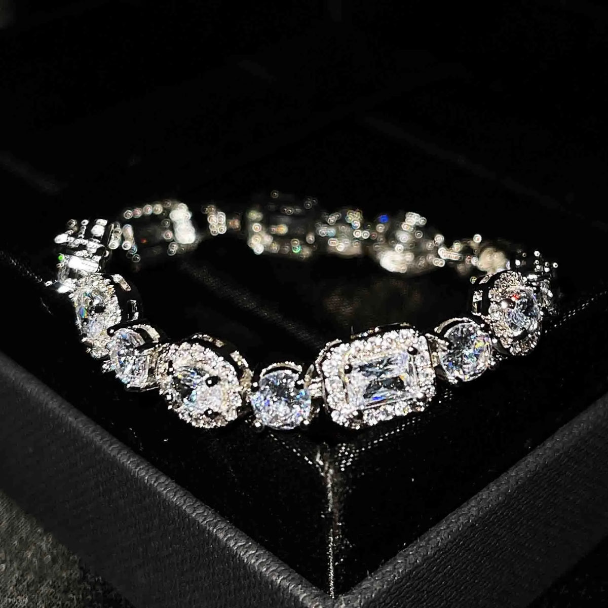 Women's geometric bracelet with zircon stones and sterling silver plating on white gold finish
