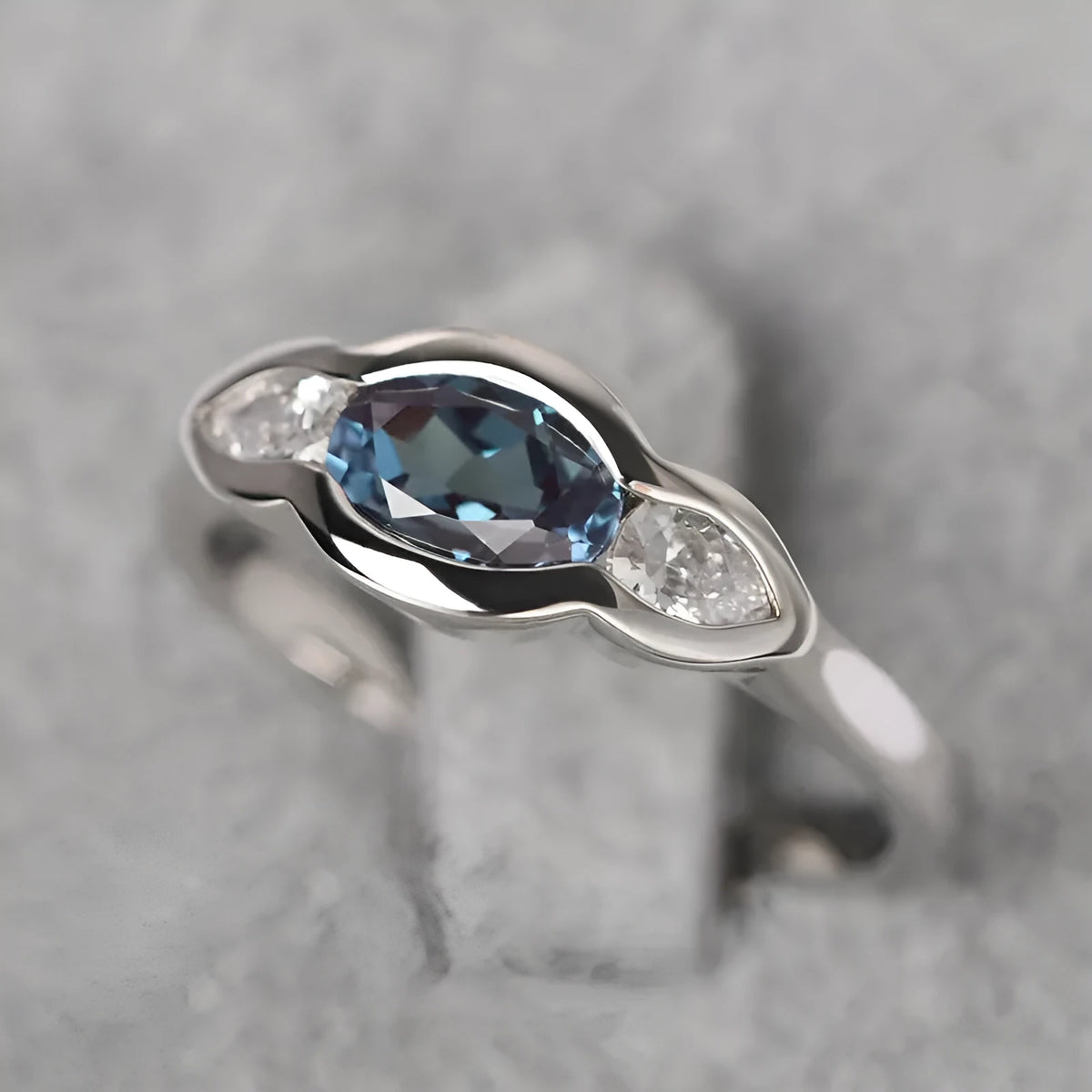 Geometric ellipse women's ring with zircon centre stone in white gold colour