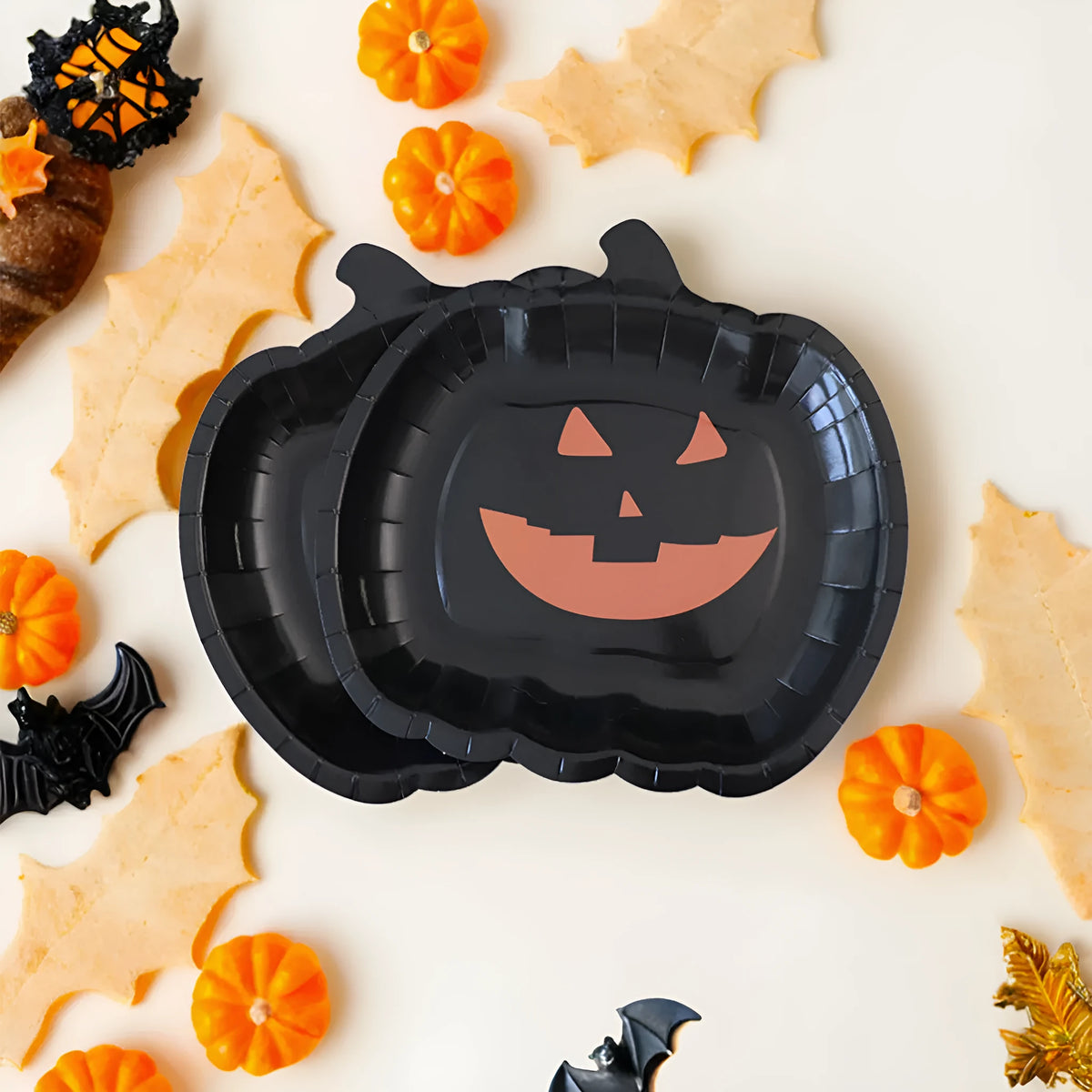 Cute black pumpkin design on a 9-inch thickened disposable paper plate for Halloween parties.