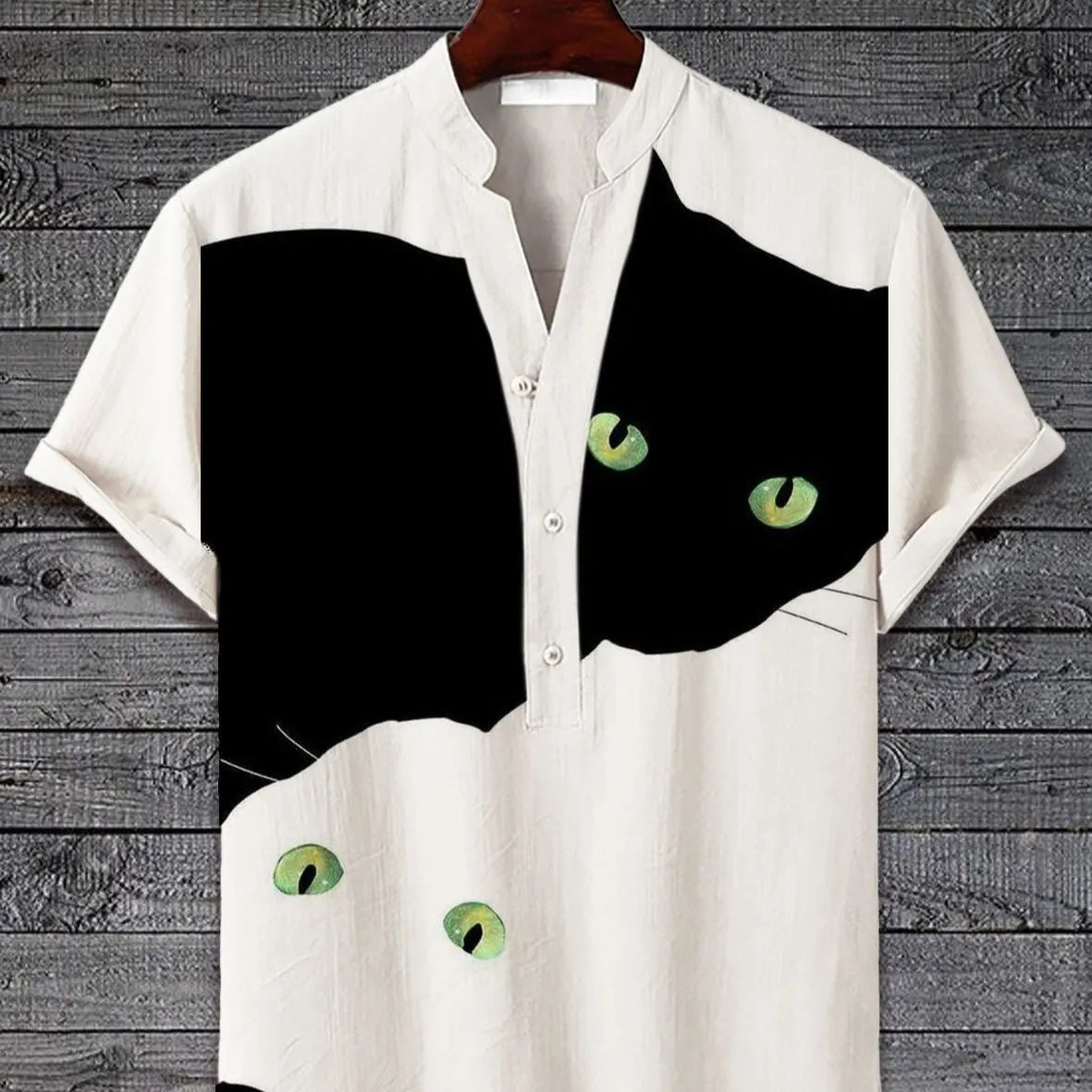 Short sleeve t-shirt featuring 3D digital animal print design in polyester fabric