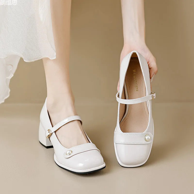 French style women's hiking pump shoes with chunky heel and patent leather upper