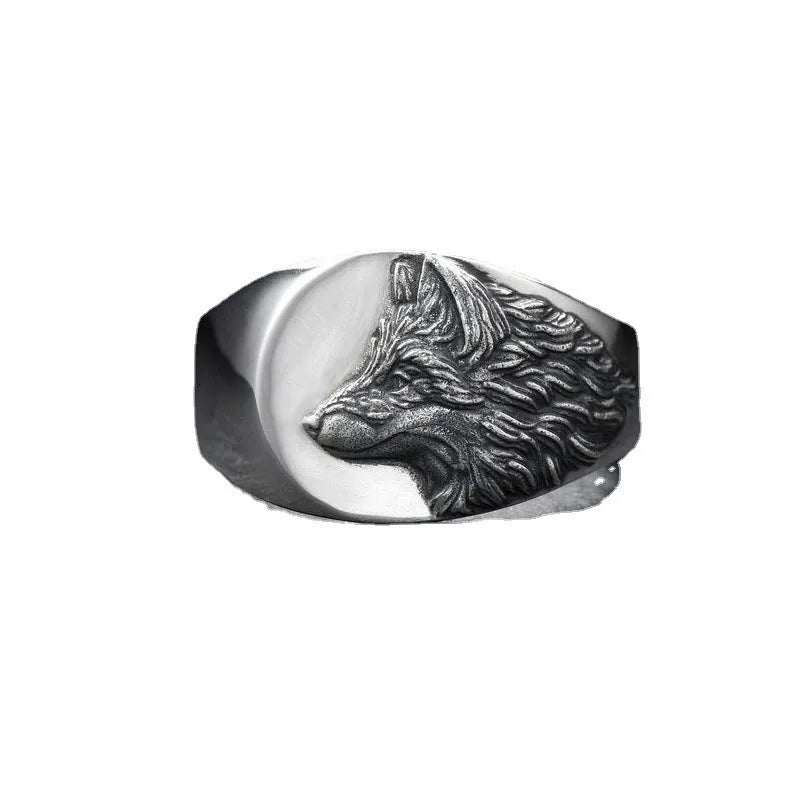 Men's silver alloy ring with geometric domineering wolf shape design on a hand.