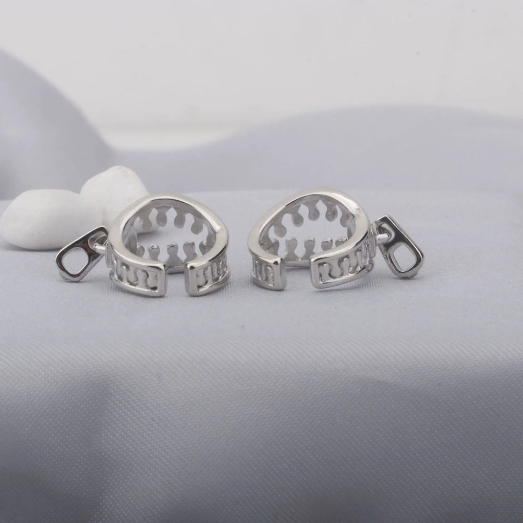Copper geometric ear clips with zipper closure mechanism and linear design in ES862 colour