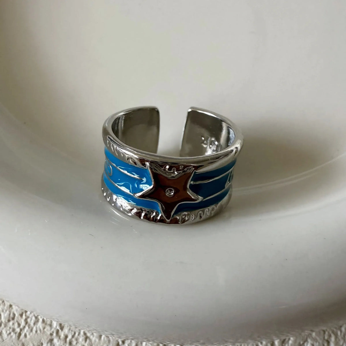 Retro distressed geometric copper ring with adjustable sizing in black, red, blue colour options