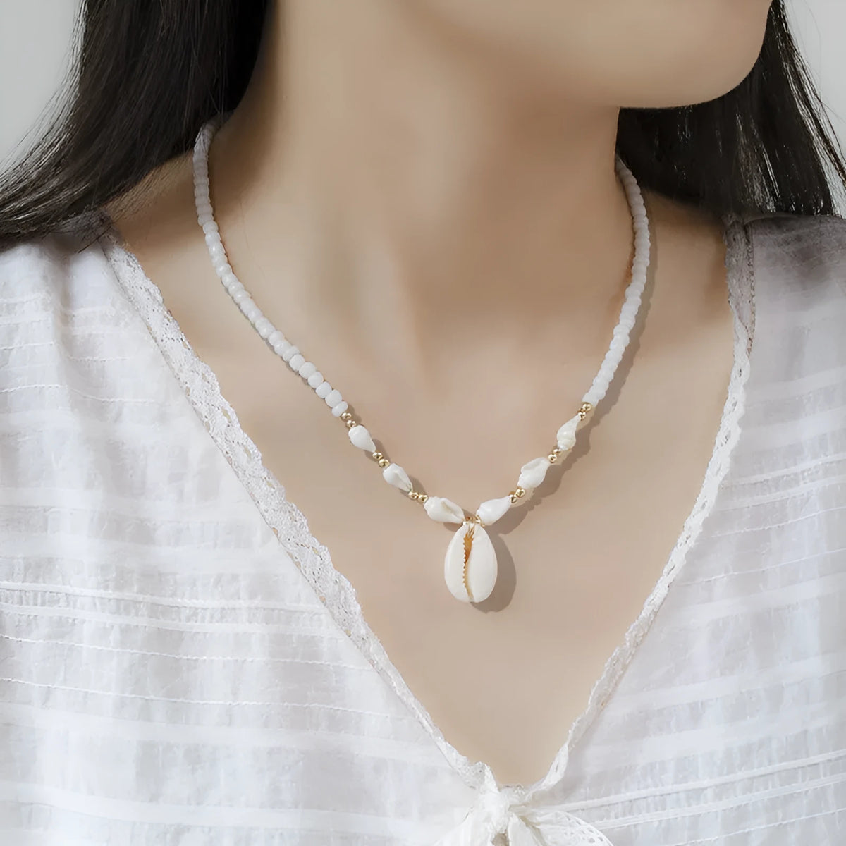 Cold wind special-interest design conch white bead necklace with mother-of-pearl shellfish pendant