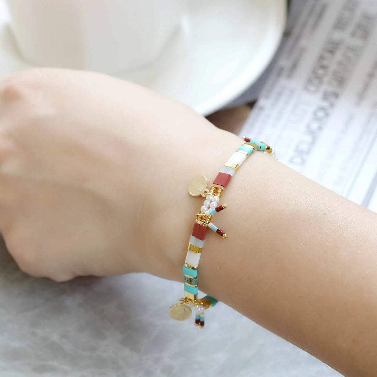 Women's imitation pearl beaded bracelet with handmade craftsmanship in European American style