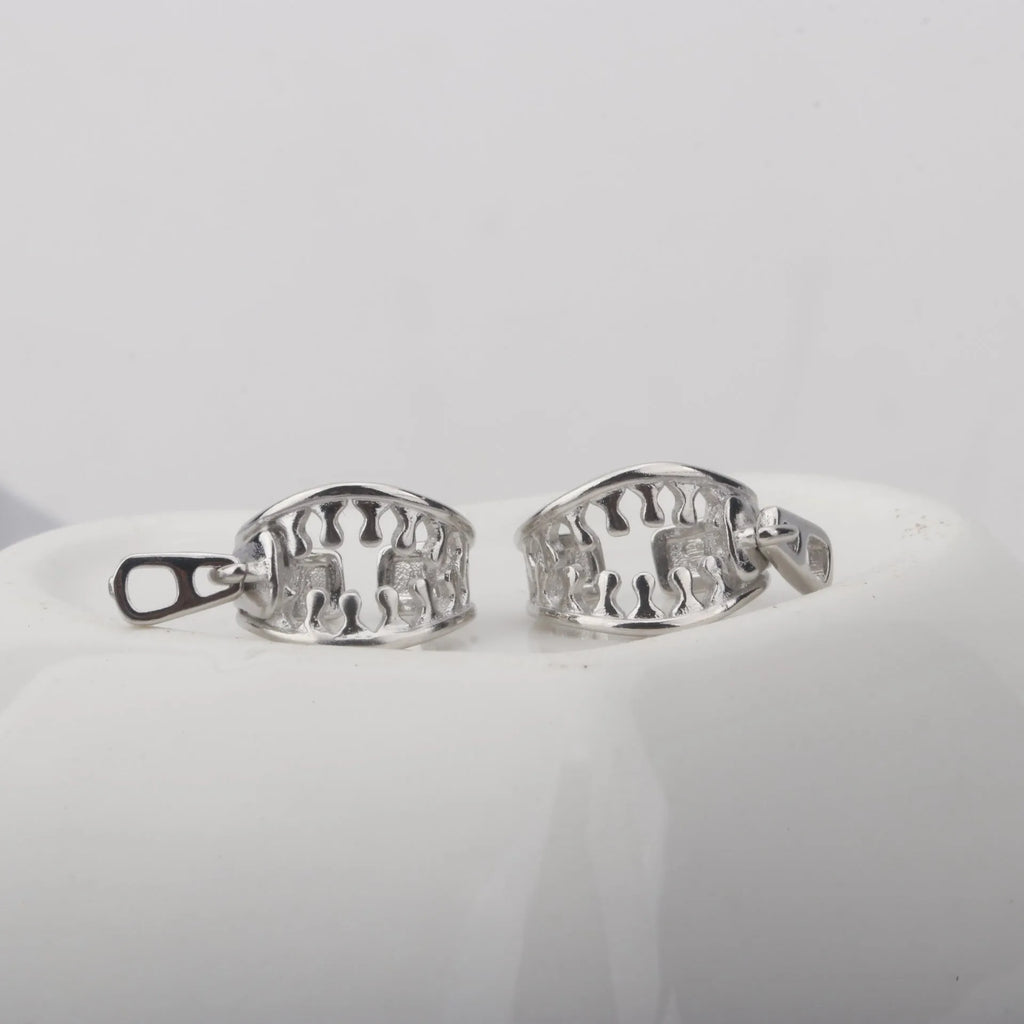 Copper geometric ear clips with zipper closure mechanism and linear design in ES862 colour