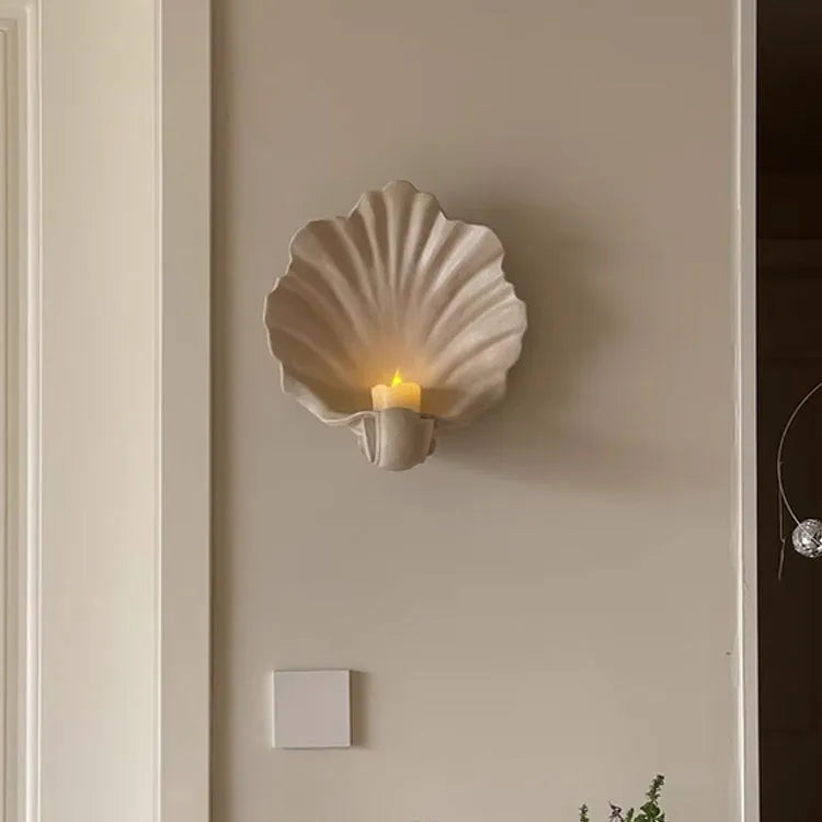 White resin simulation shell ornament for fruit plate decoration on a table