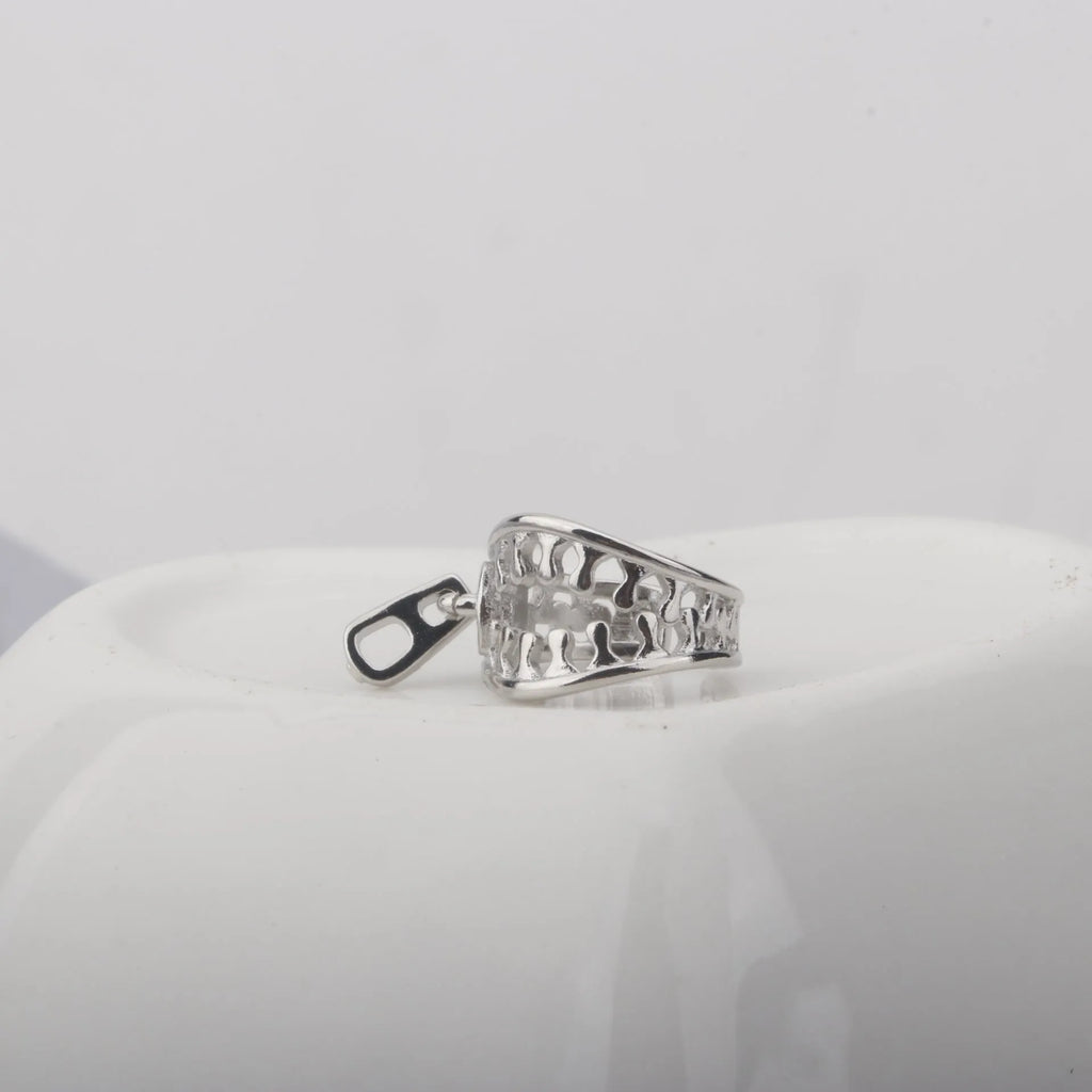 Copper geometric ear clips with zipper closure mechanism and linear design in ES862 colour