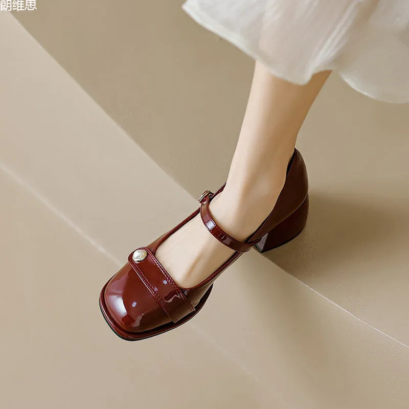 French style women's hiking pump shoes with chunky heel and patent leather upper