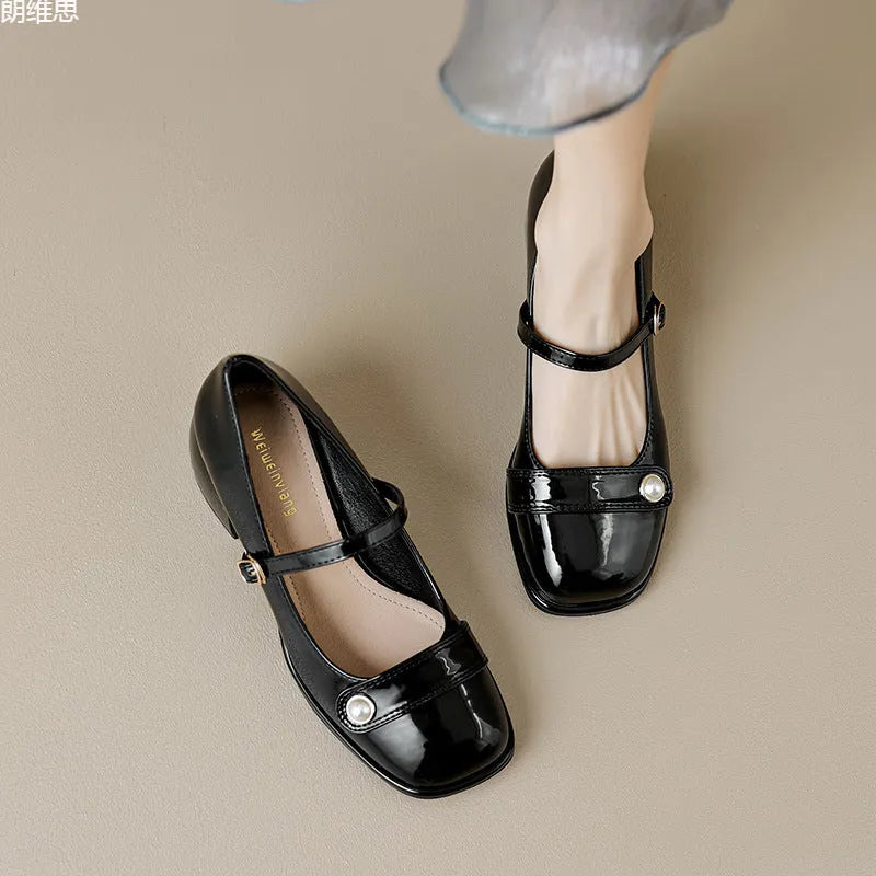 French style women's hiking pump shoes with chunky heel and patent leather upper