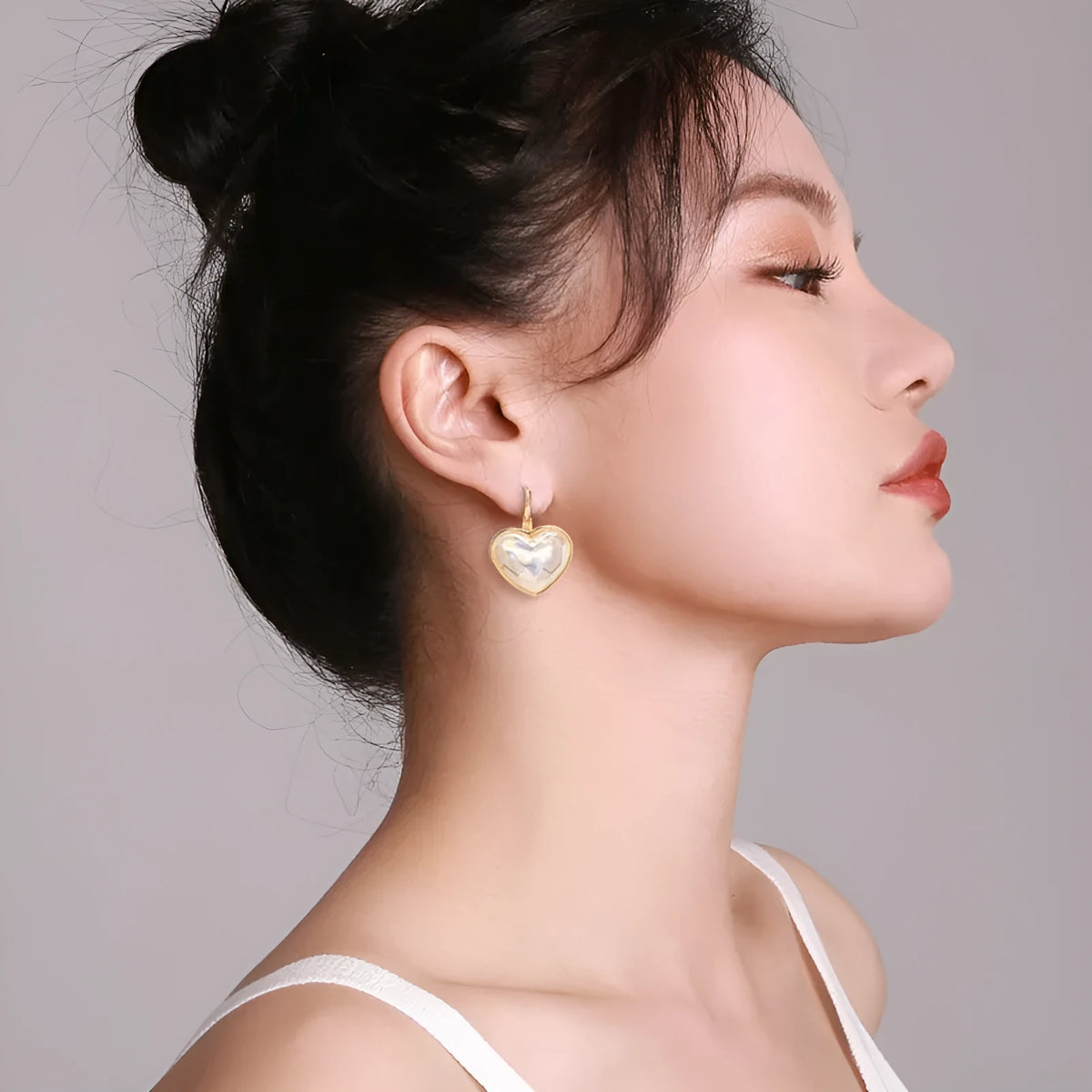 Gold alloy women's ear clip with summer love niche design elements