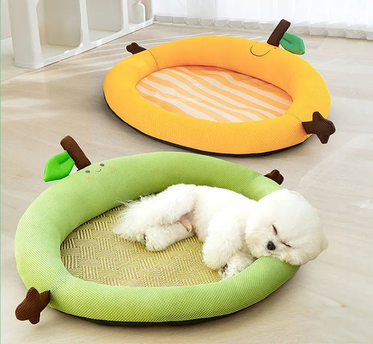 Green fruit-design pet bed with raised backrest, size L shown next to a teddy dog.