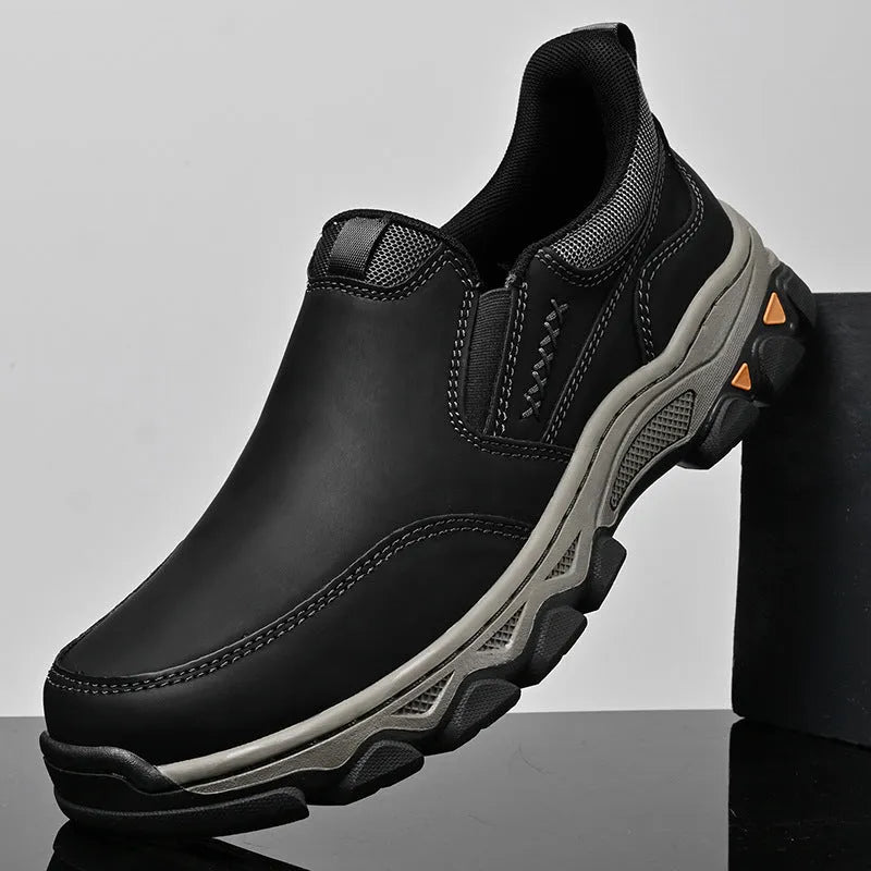 Men's round-toe casual shoes in black with a PU leather upper and rubber sole.