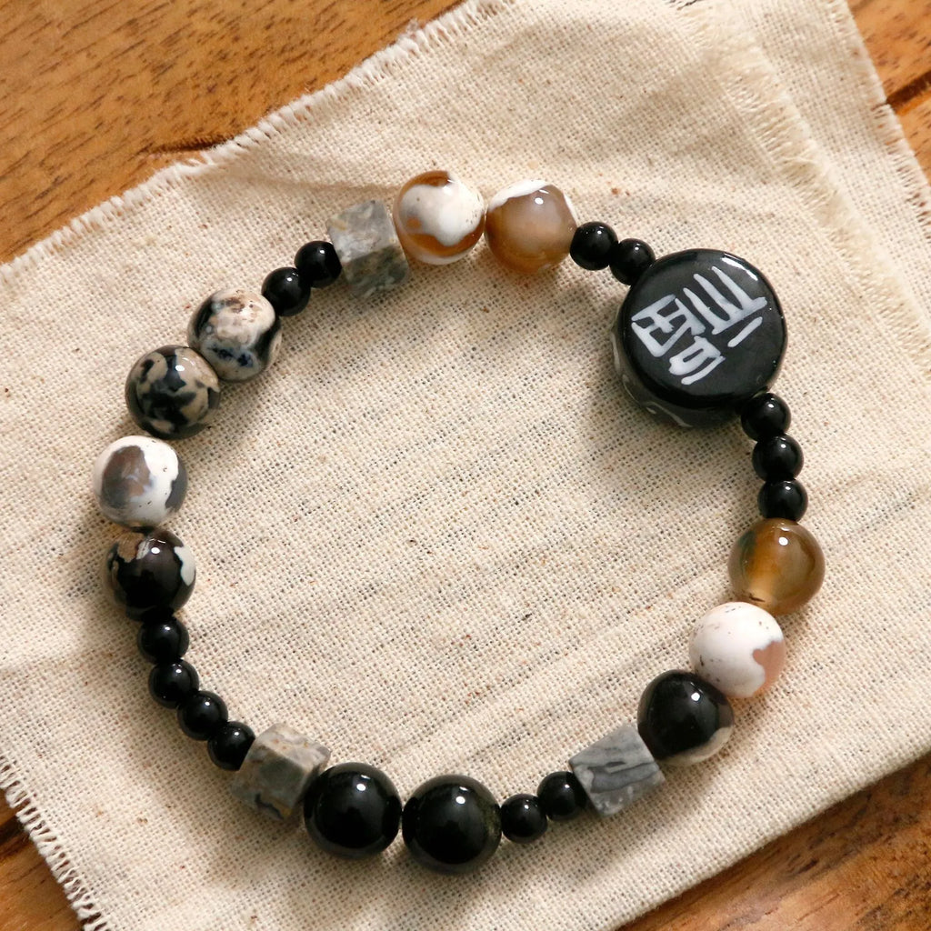 Hand-woven unisex bracelet with natural glitter stone, black agate, ceramic and round geometric beads