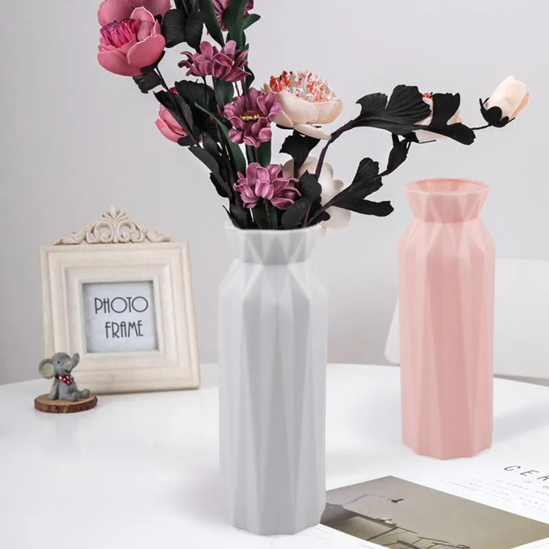Green drop-resistant melamine plastic vase with a 7.2cm base for home or office decoration.