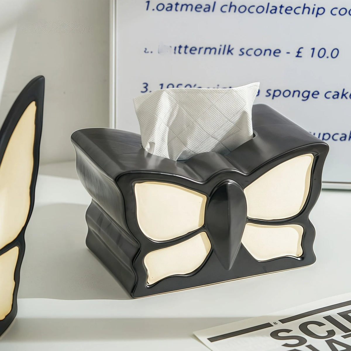 Ceramic butterfly vase and matching tissue box set with light luxury design