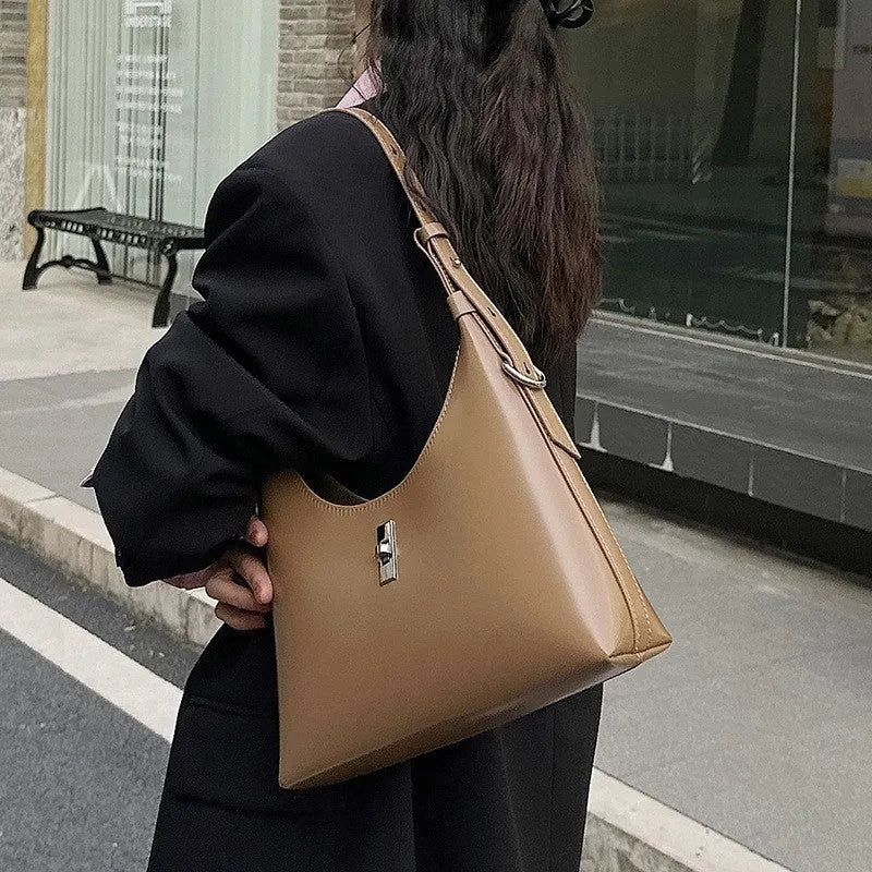 Genuine leather dumpling-shaped crossbody shoulder bag with change pocket and mobile phone compartment