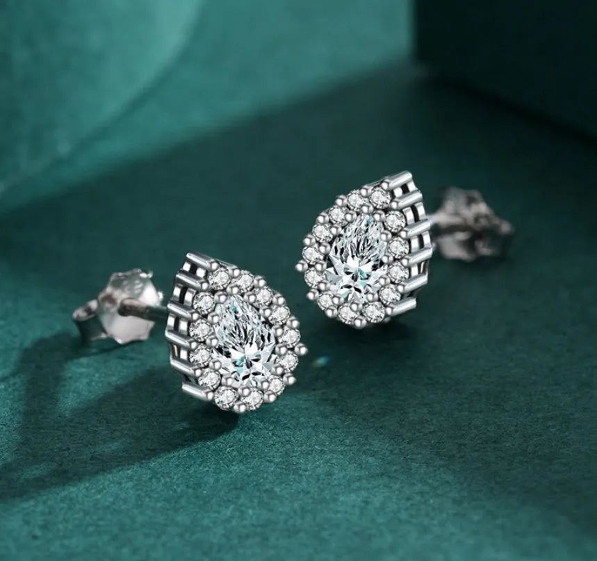 A pair of women's sterling silver water drop ear studs with a diamond-cut shiny finish.