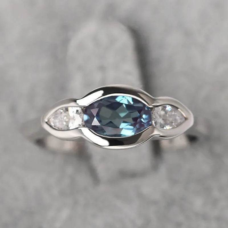 Geometric ellipse women's ring with zircon centre stone in white gold colour