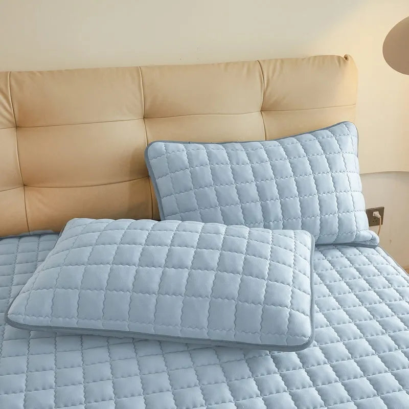 Class A waterproof fitted sheet in washed cotton, shown in light grey colour on a child's mattress.