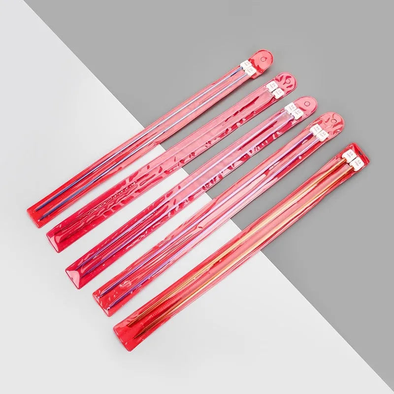 Aluminium crochet hook set with 15 sizes from 2.0mm to 10.0mm, each with protective metal caps