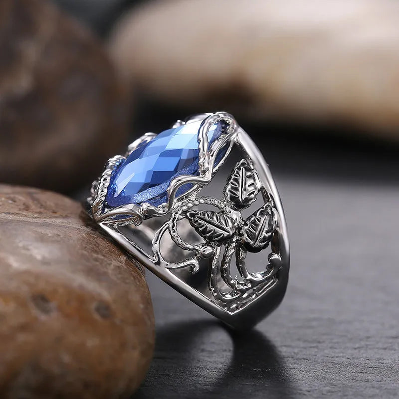 Women's horse eye shaped blue crystal ring in alloy with geometric design