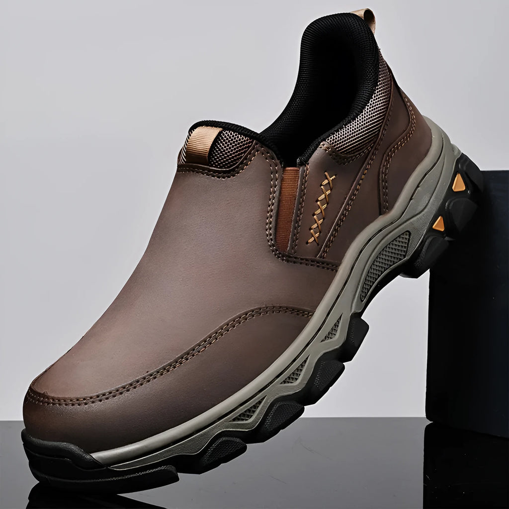 Men's round-toe casual shoes in black with a PU leather upper and rubber sole.