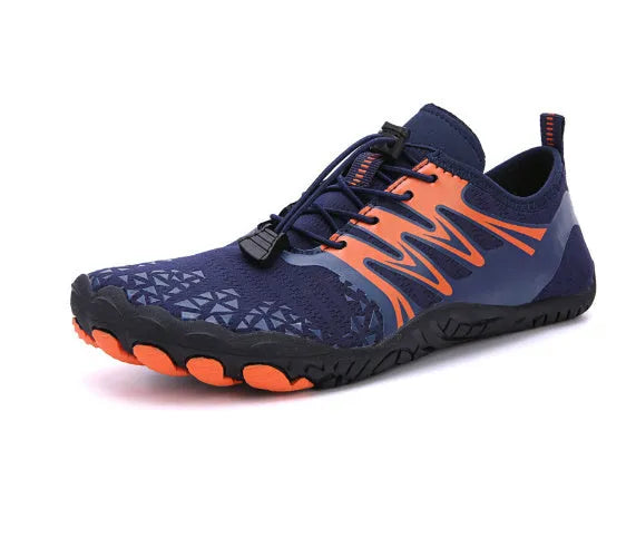Outdoor lace-up sports shoes in various colours with a rubber outsole and gauze lining.