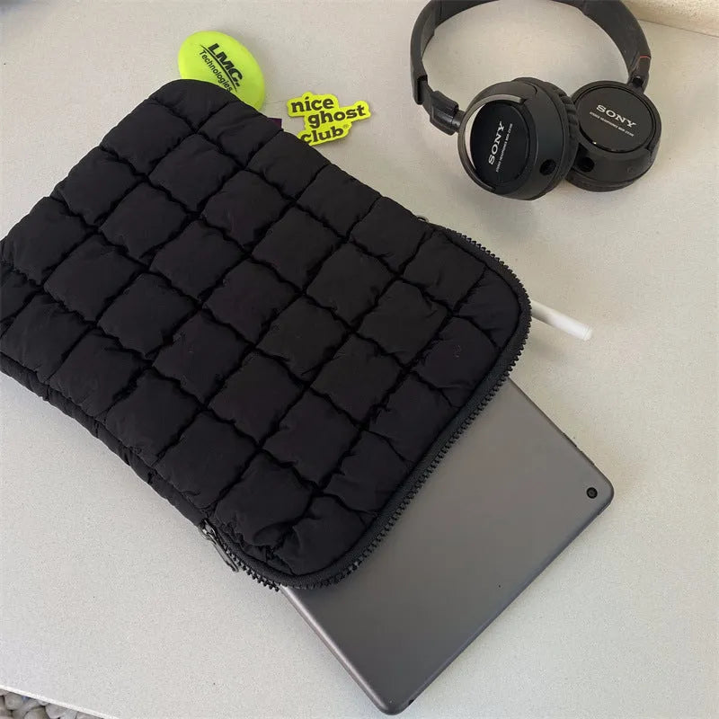 Large capacity nylon laptop bag with cloud cotton padding in black and white colour options