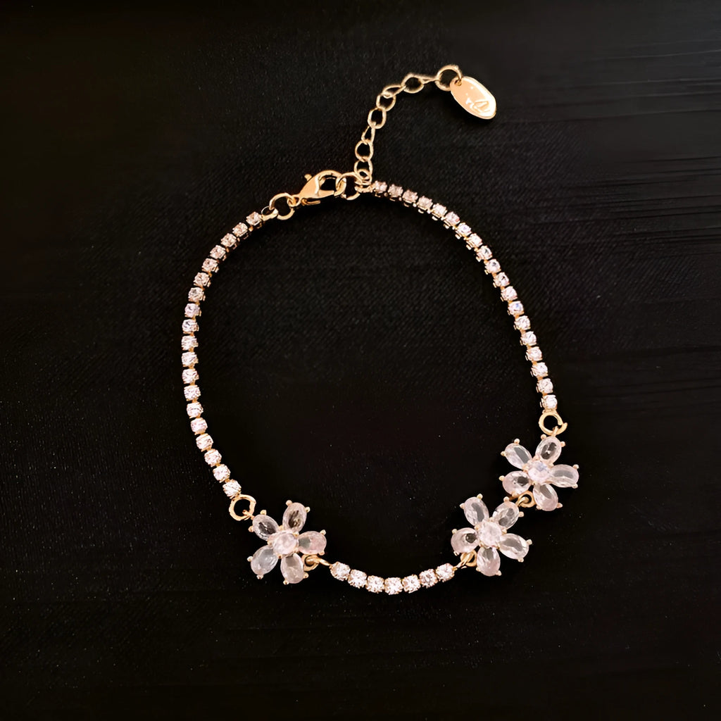 Women's copper bracelet with geometric quadrilateral zircon design in gold colour