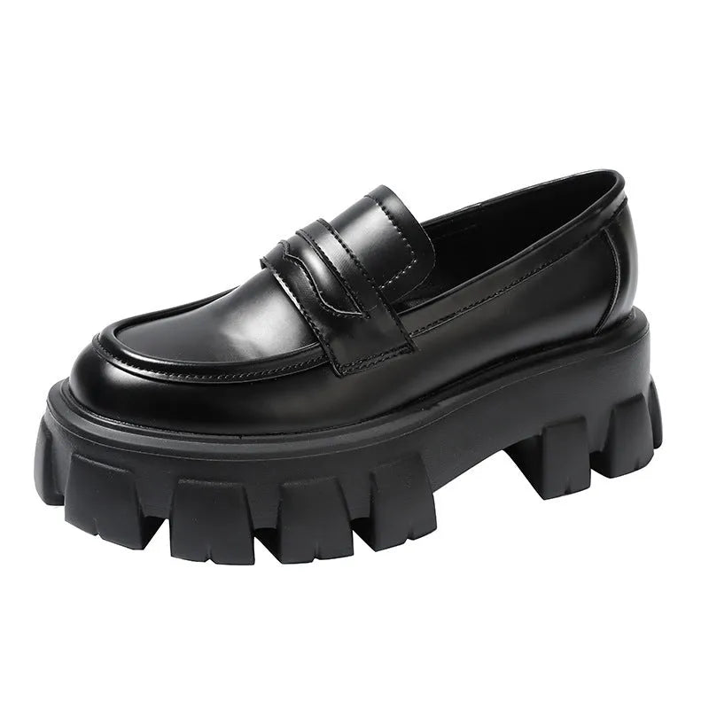 British style wide fit loafers for men and women in patent leather or matte finish with rubber sole.