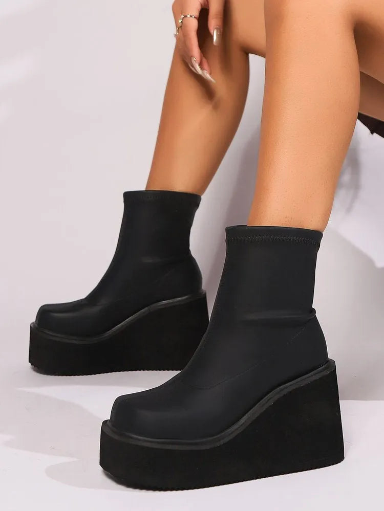 Plus-size women's wedge heel boots with waterproof platform in black leather