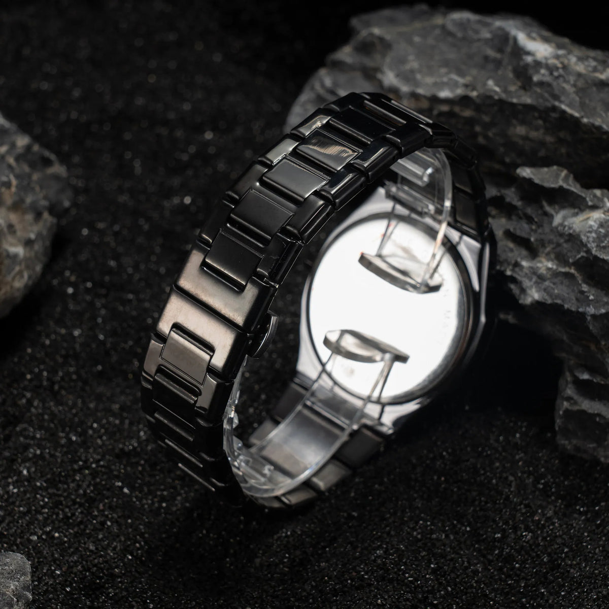Business casual men's stainless steel quartz watch showing 10mm thickness and professional styling