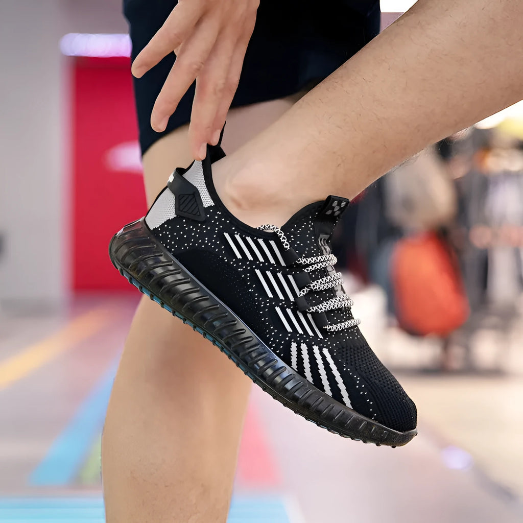 Men's white breathable flying fabric sports shoes with platform heel and mesh lining