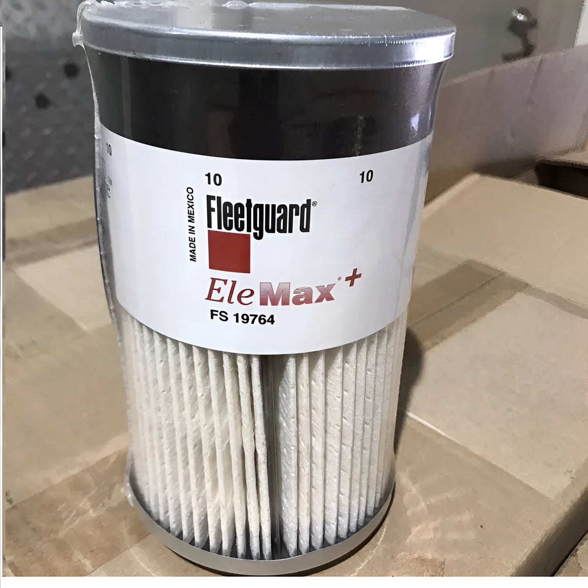 FS19764 diesel fuel filter with folding paper element for generator sets