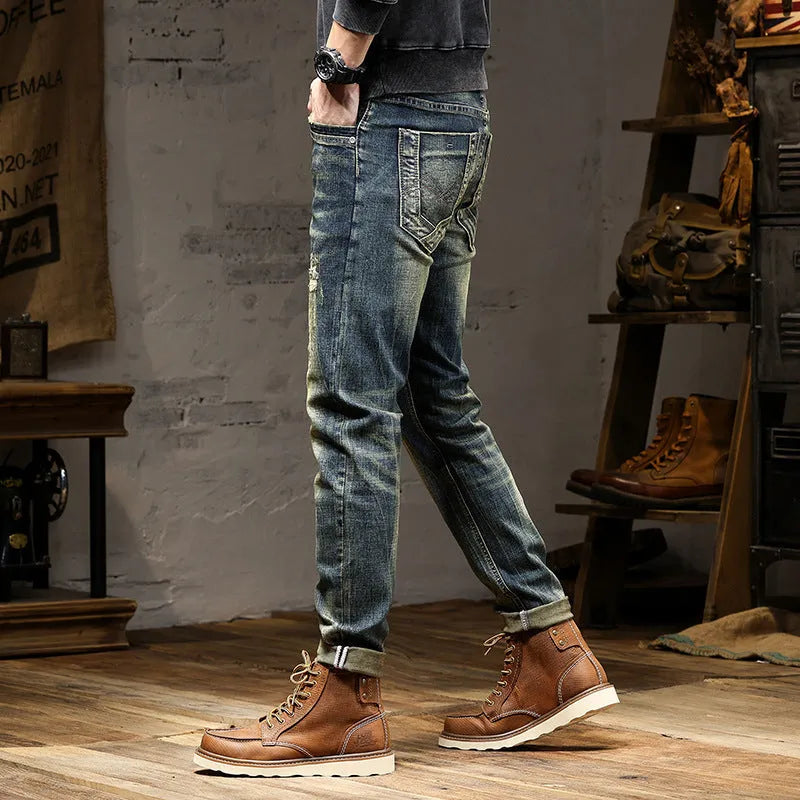 Men's slim-fit jeans in retro colour with stretch denim fabric and zip fly fastening