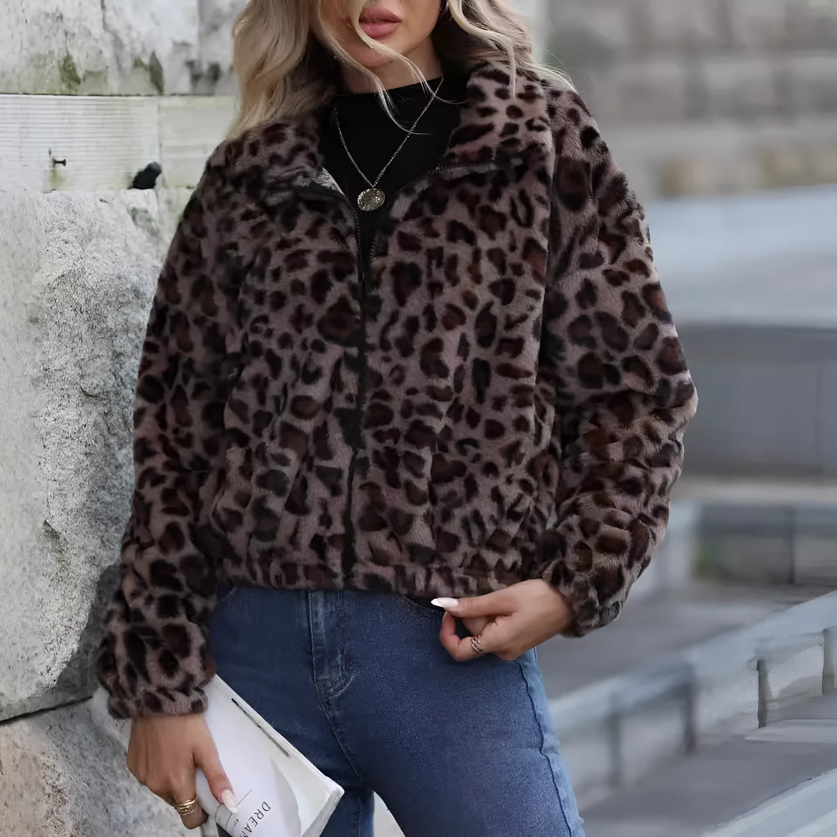 Women's loose leopard print plush coat with zipper front and raglan sleeves for autumn winter wear