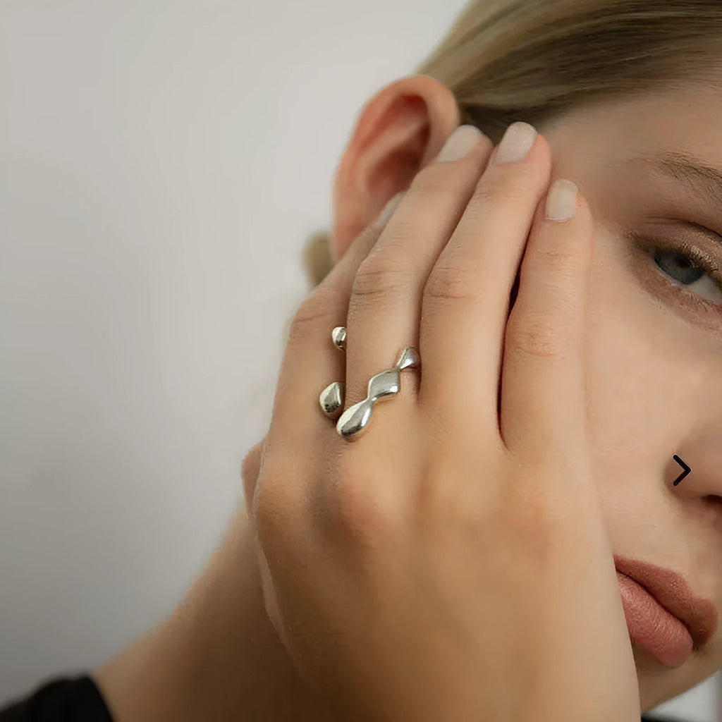 Adjustable brass opening ring with spherical detail in gold or silver colour