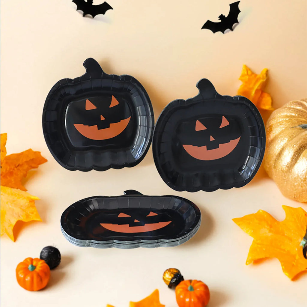 Cute black pumpkin design on a 9-inch thickened disposable paper plate for Halloween parties.