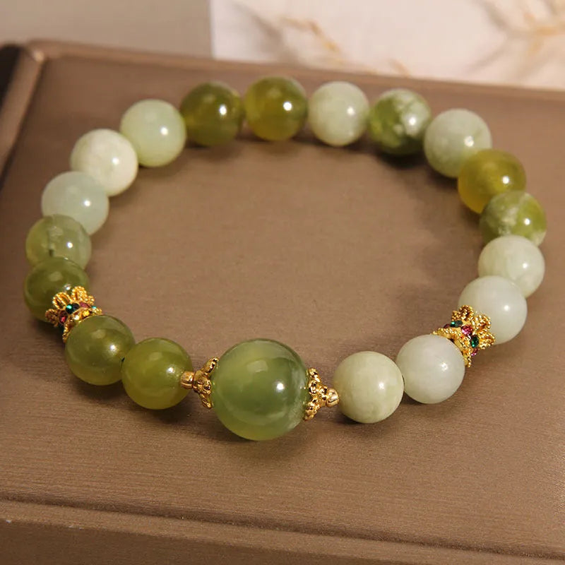 Women's bracelet in Xiuyan jade green colour with original sweet Mori-style design