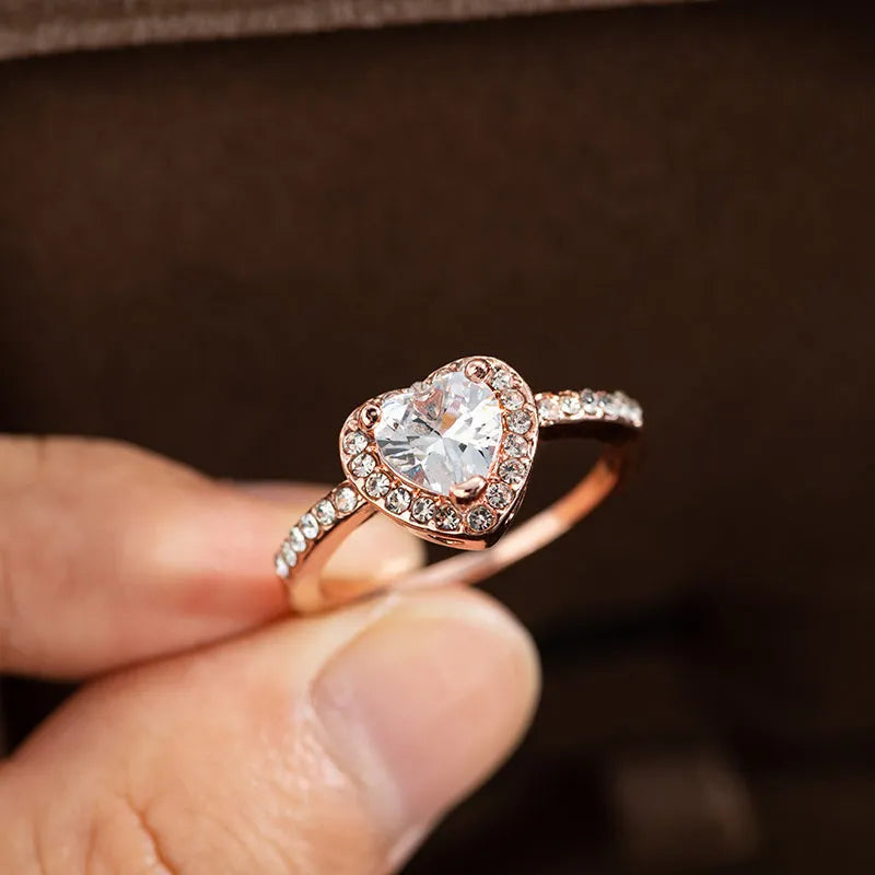 Heart-shaped women's wedding ring with crystal details in rose gold electroplated finish