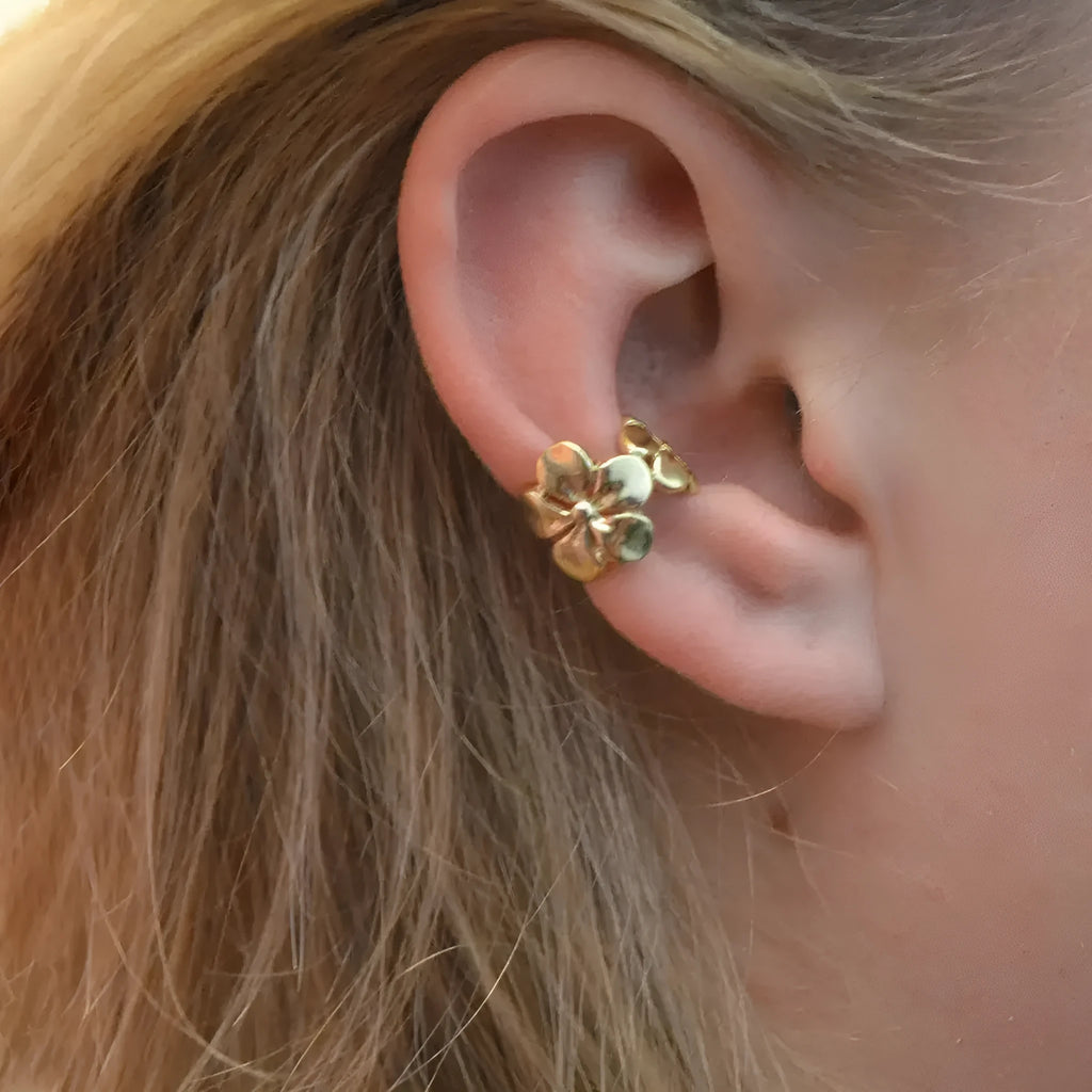 Women's gold tone starfish and scallop eardrop earrings with ins style beach design