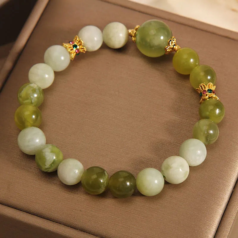 Women's bracelet in Xiuyan jade green colour with original sweet Mori-style design