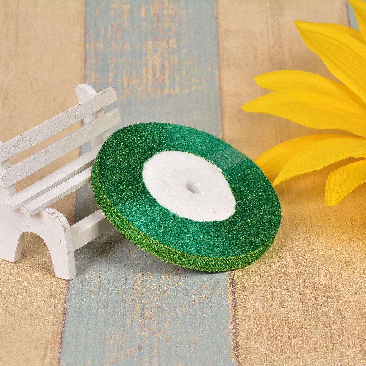 3 points polyester ribbon with colourful green onion pattern and metallic wire accents on 25-yard spool
