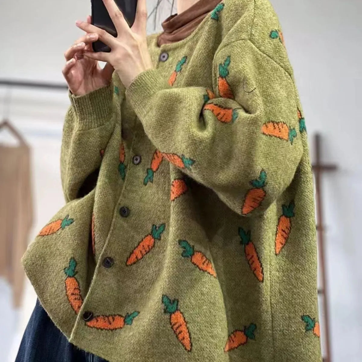Women's artistic print cardigan with round neck and loose fit in picture colour