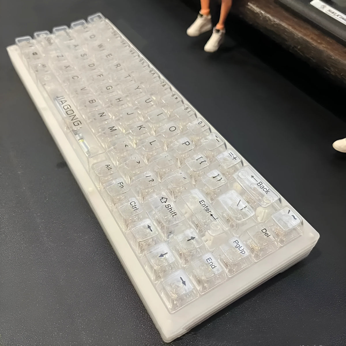 Transparent plastic keyboard key cap set with 132 pieces for universal keyboard replacement