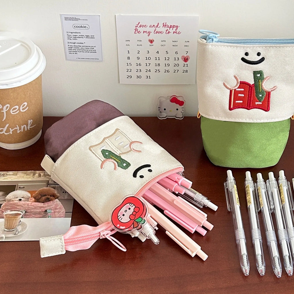 Korean-style collapsible pencil case in Oxford fabric measuring 17x14cm