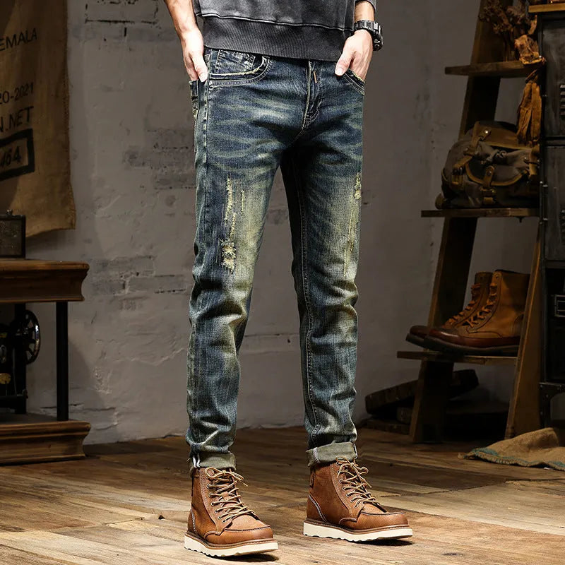 Men's slim-fit jeans in retro colour with stretch denim fabric and zip fly fastening