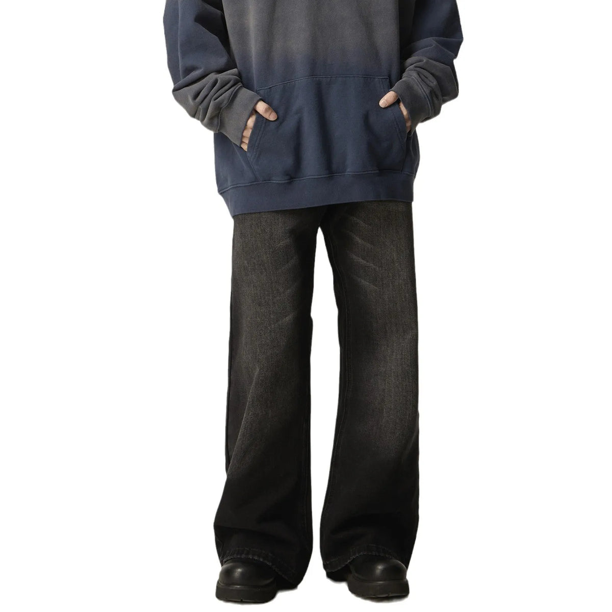 Black loose-fit straight-leg jeans with a zip fly in an American retro style.